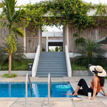 Open House By Stayvista: Nature Retreat with Pool & Expansive Lawn Shikrapur Exterior photo