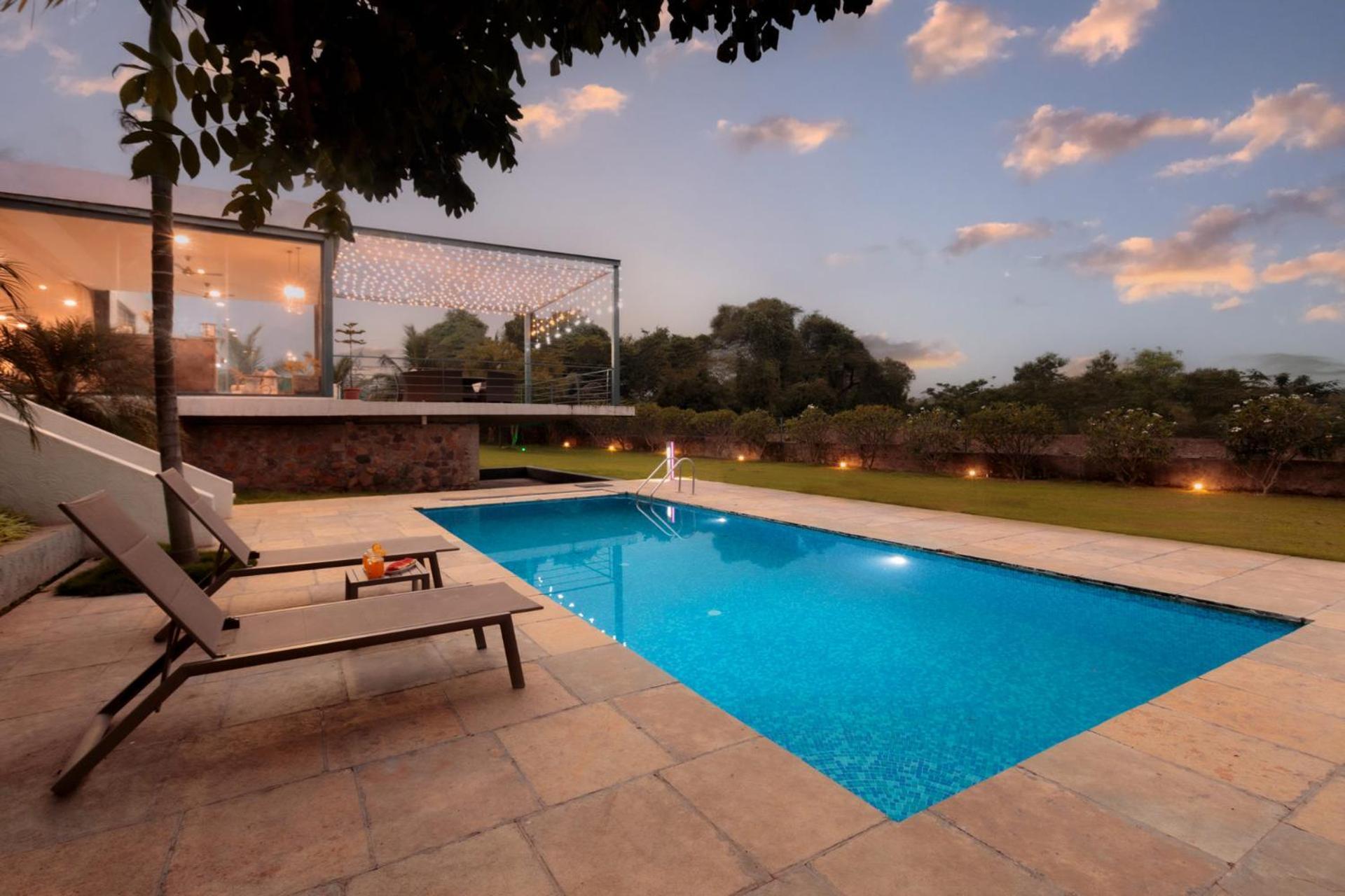Open House By Stayvista: Nature Retreat with Pool & Expansive Lawn Shikrapur Exterior photo