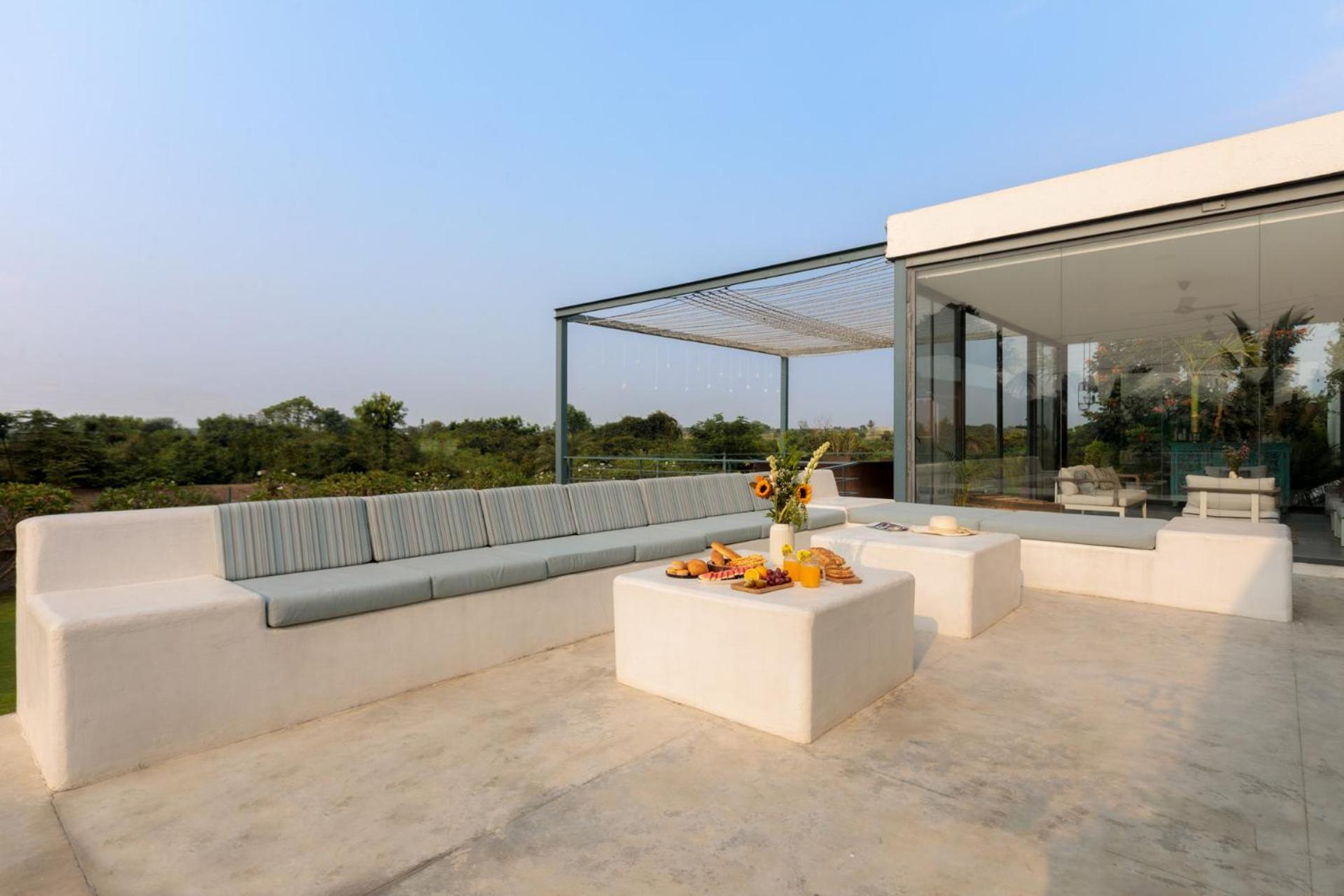 Open House By Stayvista: Nature Retreat with Pool & Expansive Lawn Shikrapur Exterior photo