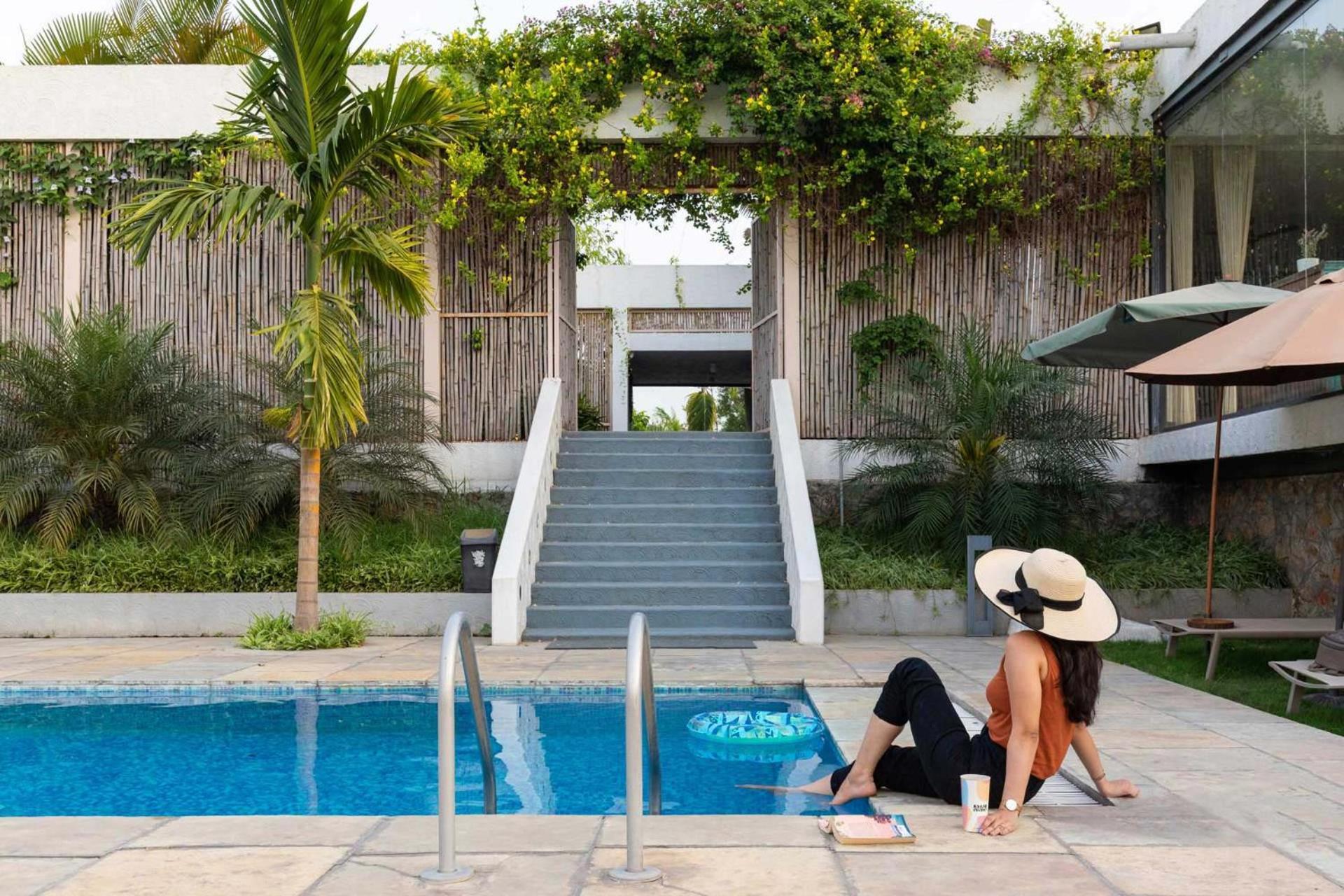 Open House By Stayvista: Nature Retreat with Pool & Expansive Lawn Shikrapur Exterior photo