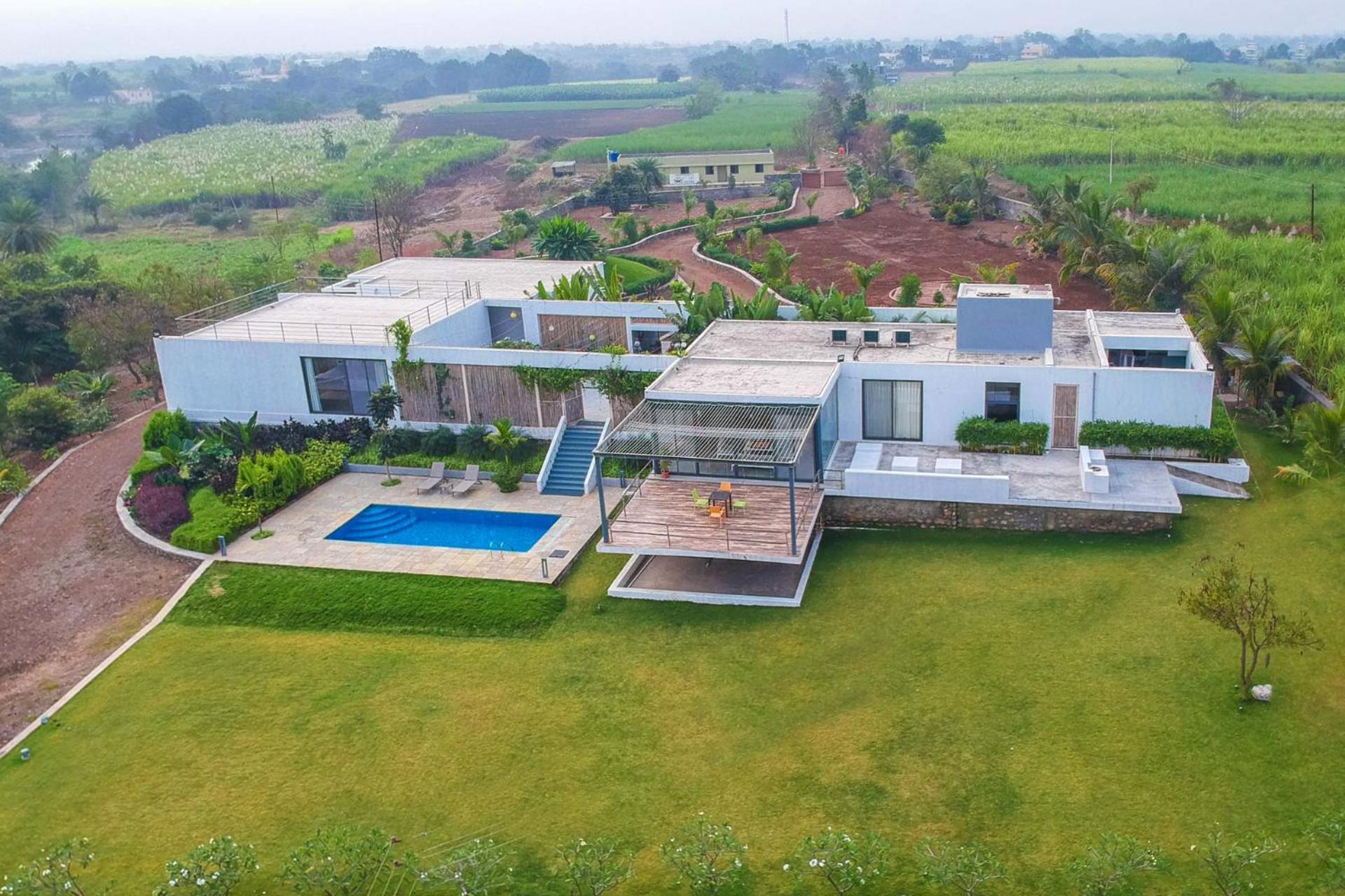 Open House By Stayvista: Nature Retreat with Pool & Expansive Lawn Shikrapur Exterior photo